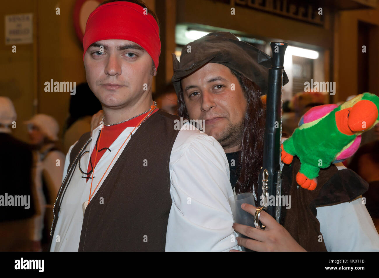 Carnaval, hombres disfrazados como piratas, Cádiz, región de Andalucía, España, Europa Foto de stock