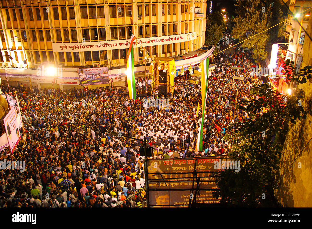 Dahi handi y bandera tricolor Fotos e Imágenes de stock Alamy