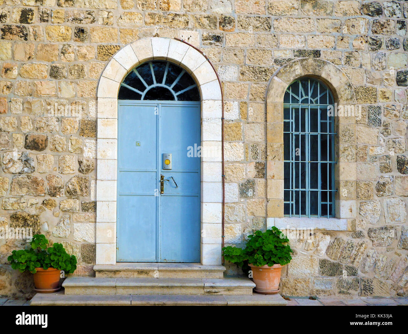 Puerta vieja iglesia en Jerusalén Foto de stock