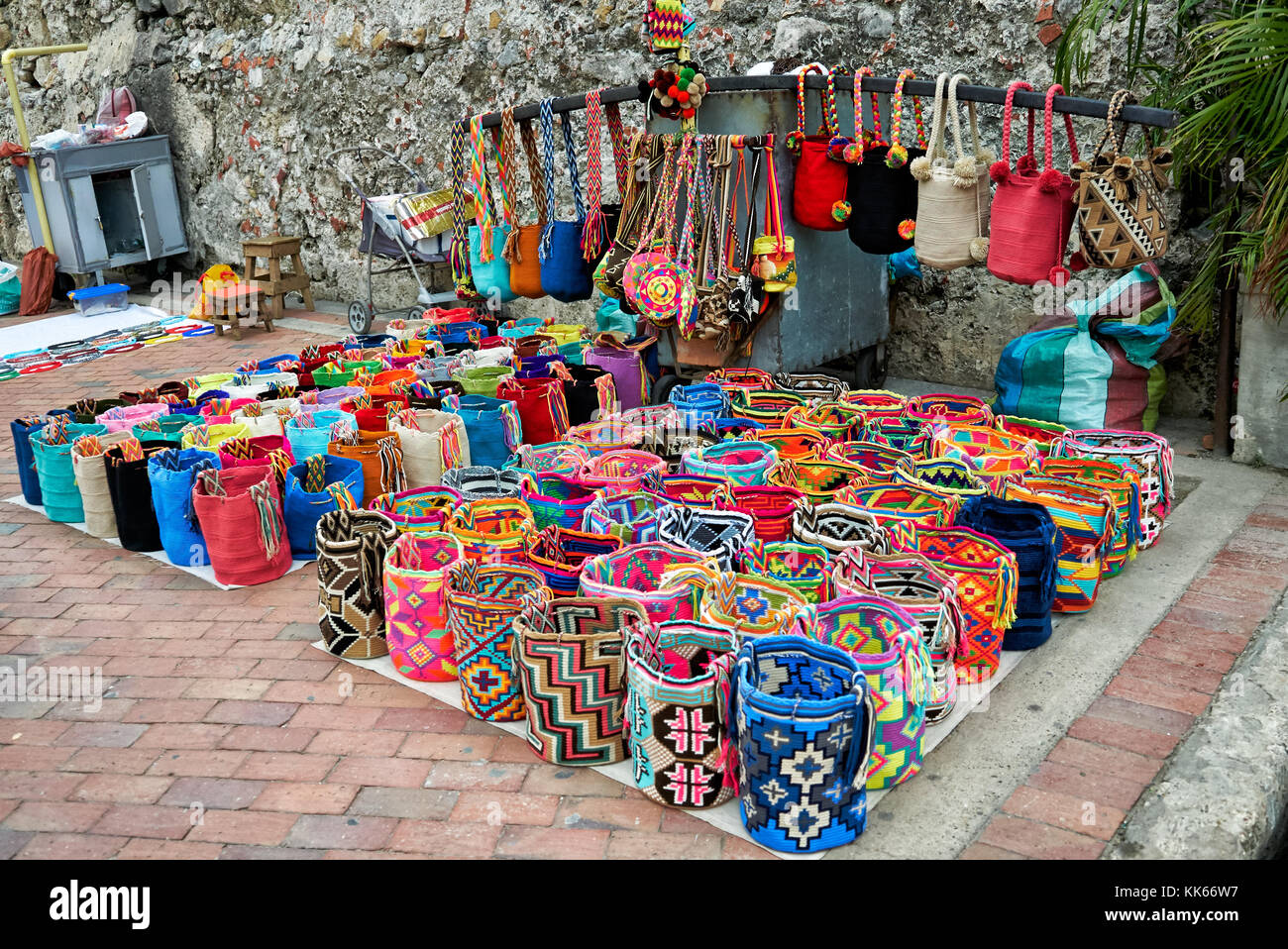 Souvenir souvenirs cartagena colombia fotografías e imágenes de alta