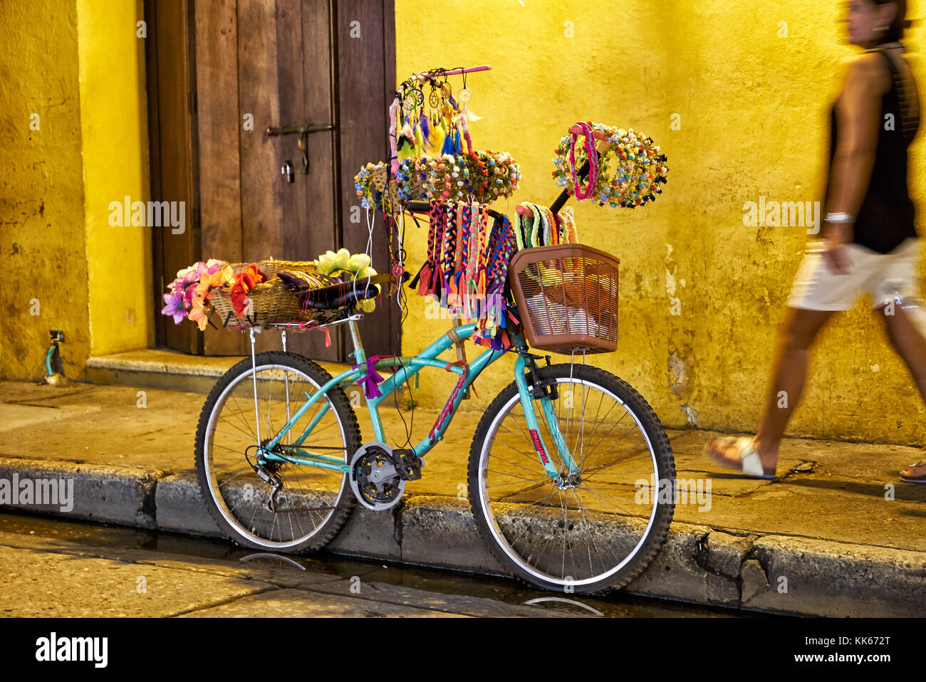 Decorado con recuerdos de bicicletas en Cartagena de Indias, Colombia, Sur  America Fotografía de stock - Alamy