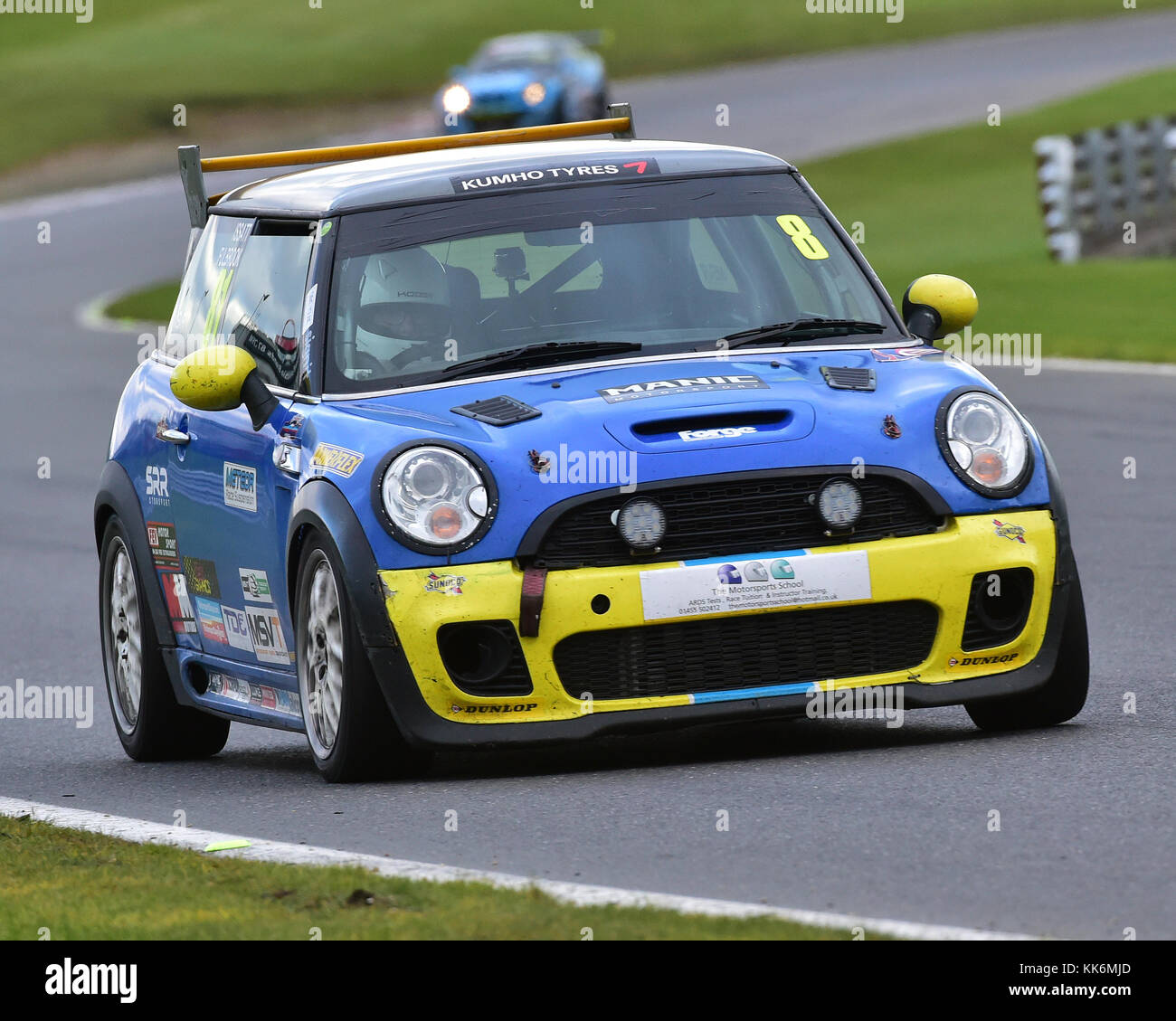 Rosa Austin Mini Cooper S, apodado 'Alice Cooper' en un mini coche  Propietarios Club exposición con accesorios a juego en el maletero  Fotografía de stock - Alamy