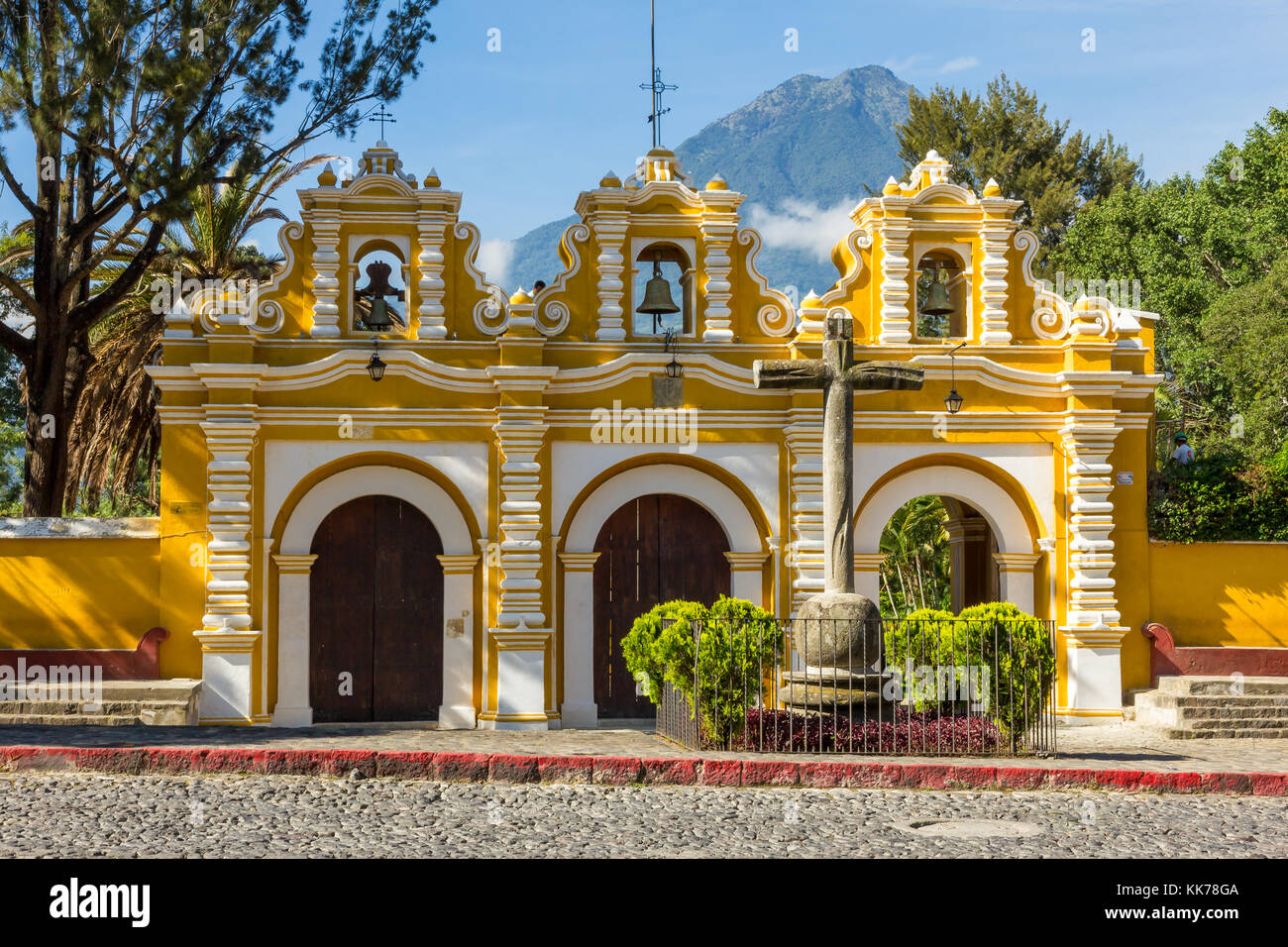 Puerta de entrada de la Capilla el Calvario | Antigua | Guatemala Foto de stock