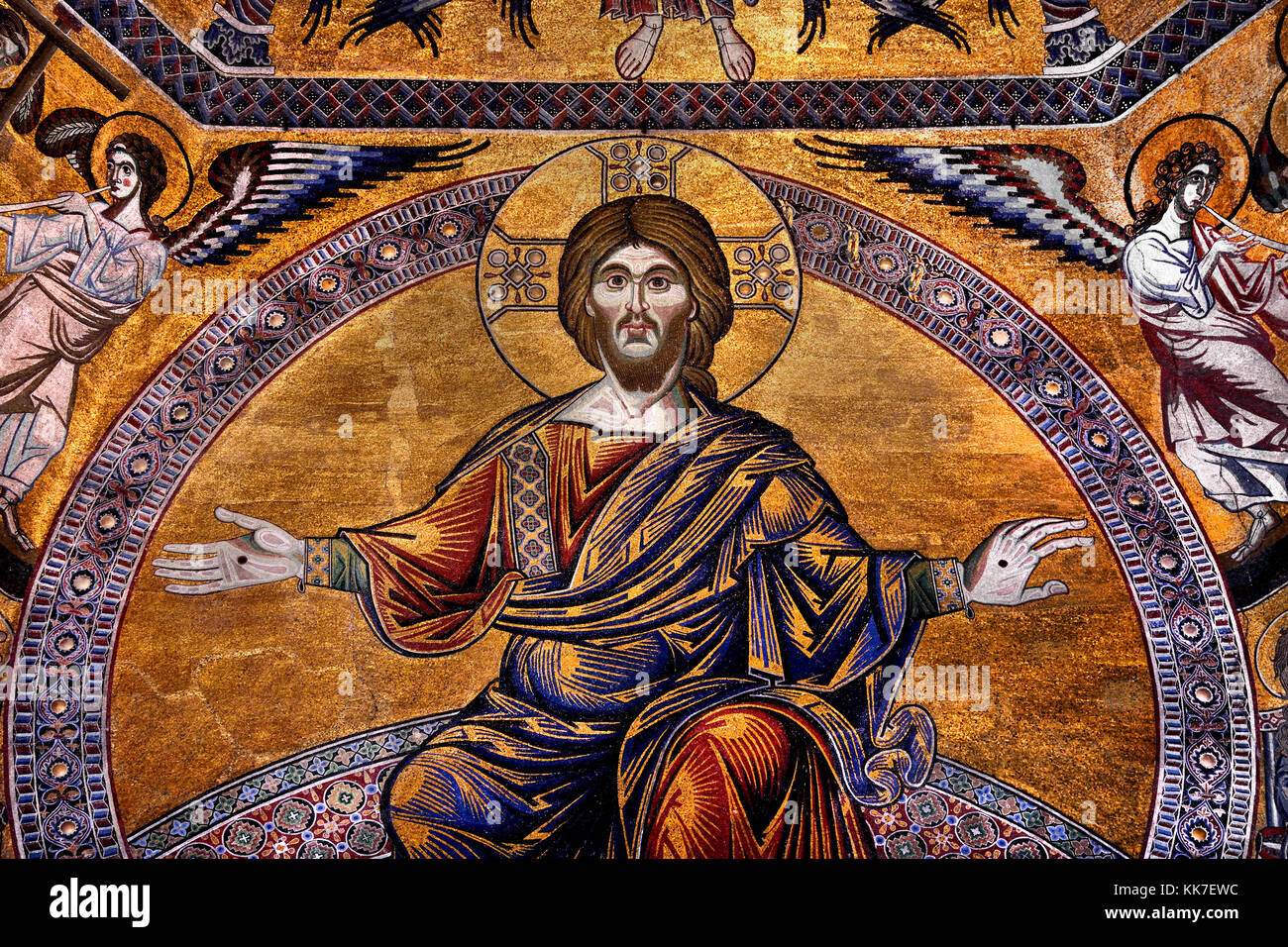 Cristo y el juicio final en el Mosaico-cubierta interior de la cúpula octogonal del Baptisterio de Florencia (: Battistero di San Giovanni), también conocido como el Baptisterio de San Juan, es un Cristo y el juicio final en el Mosaico-cubierta interior de la cúpula octogonal del Baptisterio de Florencia (: Battistero di San Giovanni), también conocido como el Baptisterio de San Juan, es un