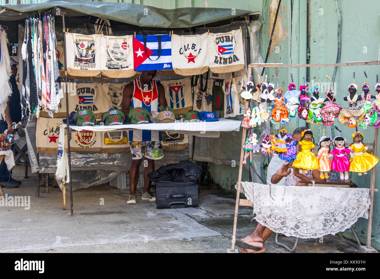 Tiendas cubanas fotografías e imágenes de alta resolución Alamy