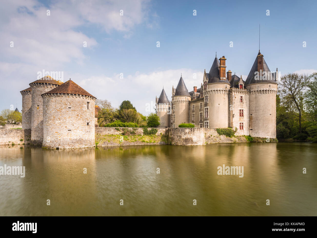 Chateau de Bourg-archambault en Francia central que data del siglo XV, Vienne, Francia, Europa Foto de stock