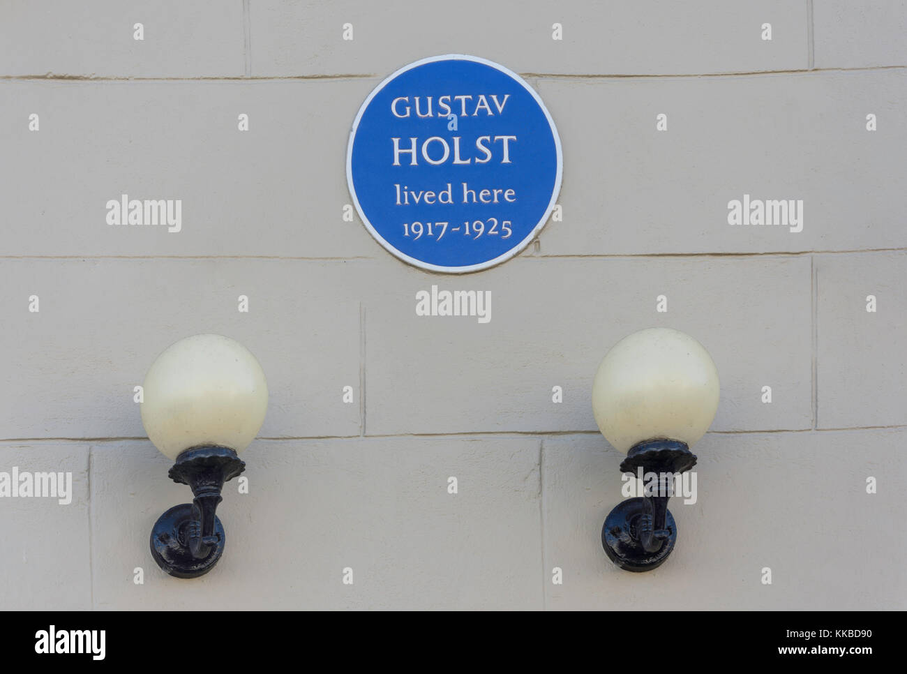 Placa azul en el antiguo hogar del compositor Gustav Holst, Ciudad, Calle Thaxted, Essex, Inglaterra, Reino Unido Foto de stock