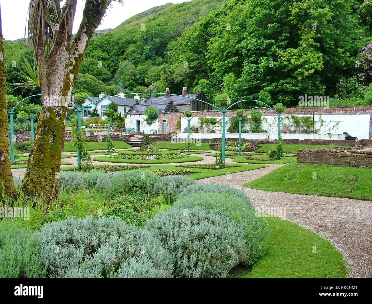 Jardín victoriano de la abadía de Kylemore, Connemara, Irlanda Foto de stock