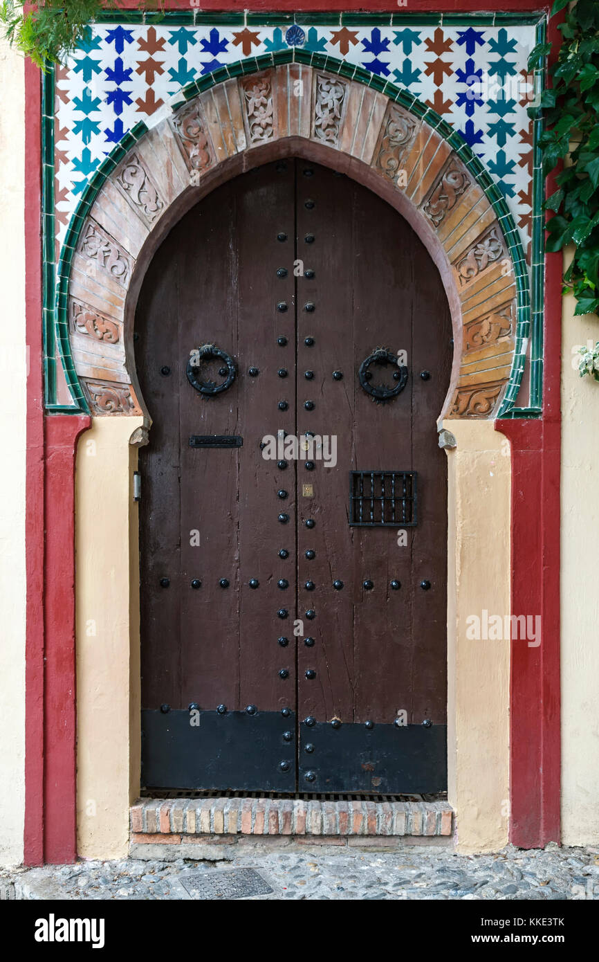 Puerta, Albaicin (antiguos árabes trimestres), Granada, España Fotografía  de stock - Alamy