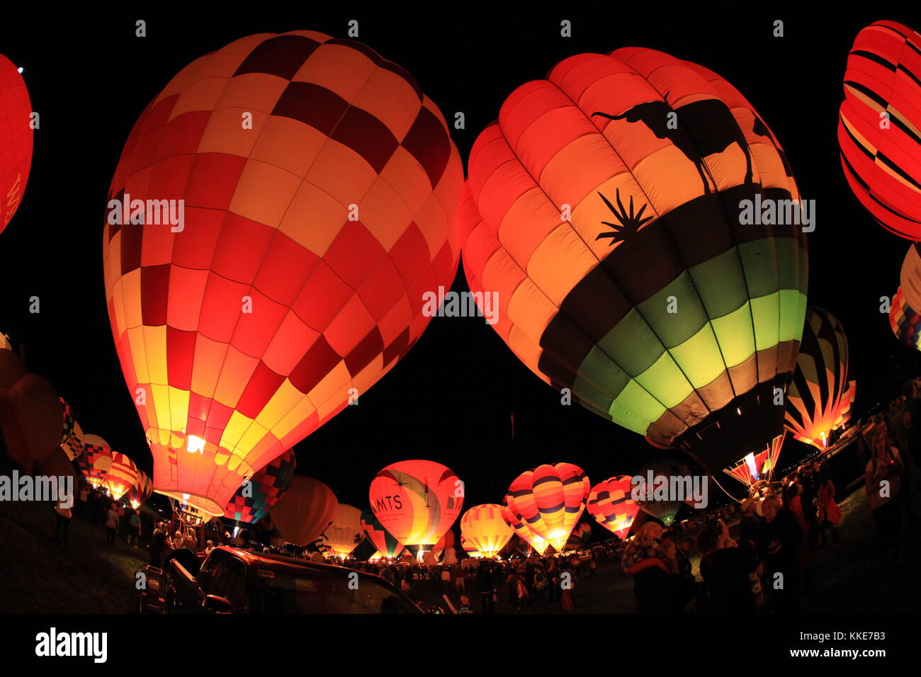 Globos de aire caliente en la noche fotografías e imágenes de alta  resolución - Alamy