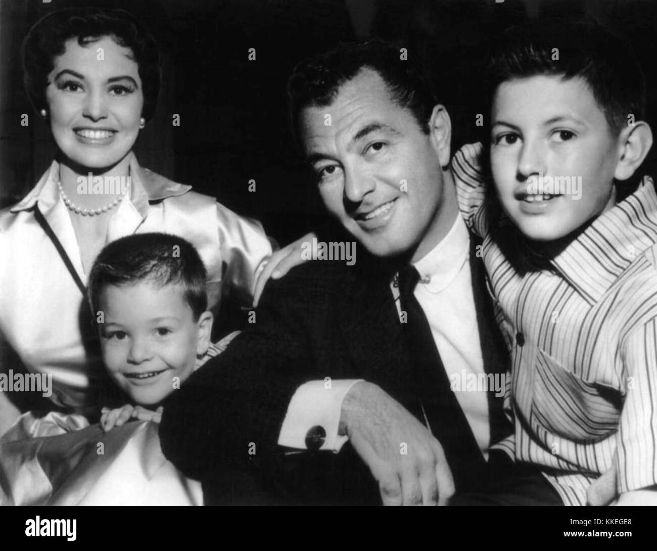 Tony Martin Cyd Charisse y familia 1956 Foto de stock