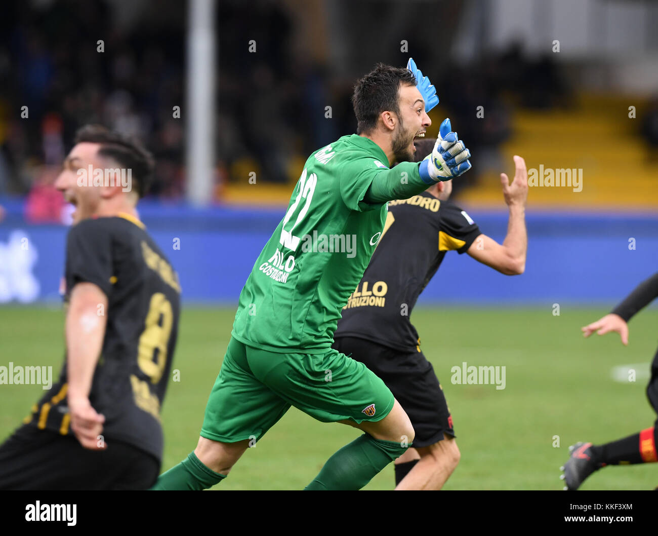 Alberto Brignoli Goleiro Empoli Durante Primeira Partida Campeonato Italiano  Futebol — Fotografia de Stock Editorial © VincenzoIzzo #464933046