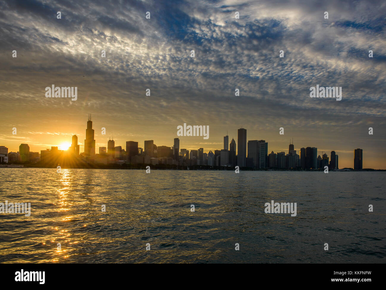 Skyline bei Sonnenuntergang von Chicago, EE.UU.|horizonte de Chicago al atardecer, EE.UU. Foto de stock