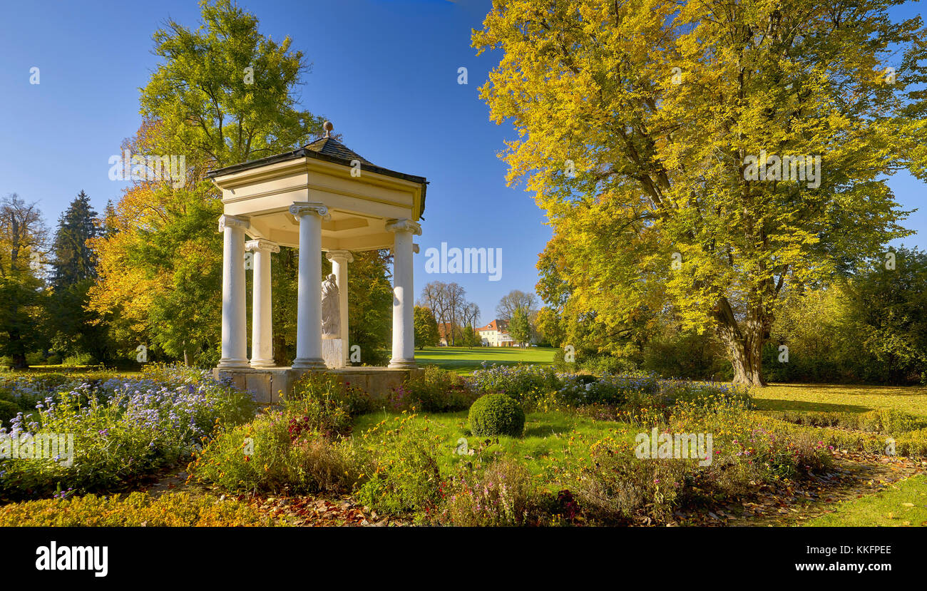 Templo de las musas de Calliope en Tiefurt Park, Turingia, Alemania Foto de stock