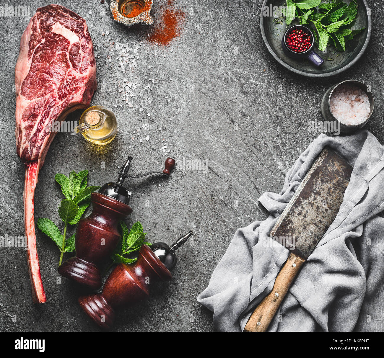 Materias tomahawk carne filete de carne cleaver , condimentos y hierbas