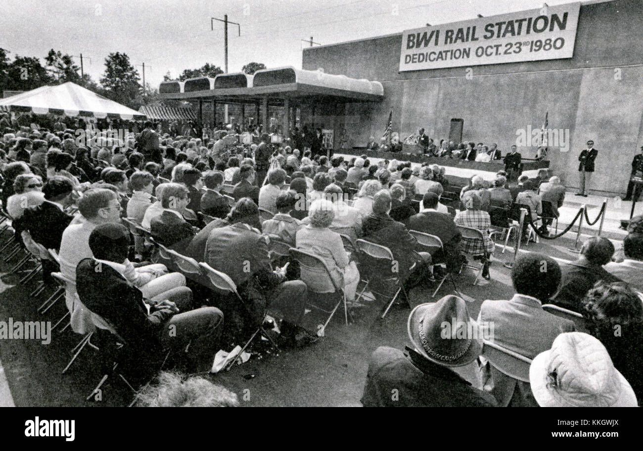 Bill Norman hablando en la dedicación de la estación de trenes BWI, octubre de 1980 Foto de stock