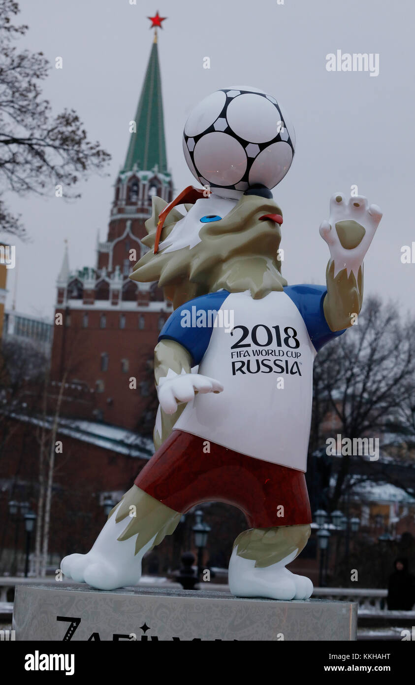 Moskau, Russland. 29 de noviembre de 2017. Der Kreml con dem Wolf Zabivaka, Maskottchen der Fussball- WM 2018. Característica/Schmuckbild/Hintergrund/Hintergrundbild. Fussball: Auslosung zur FIFA- Fussball Weltmeisterschaft 2018 en Moskau, Russland 01.12.2017 - Fútbol, sorteo de la Copa Mundial de la FIFA 2018, Moscú, 01 de diciembre de 2017 |uso en todo el mundo crédito: dpa/Alamy Live News Foto de stock