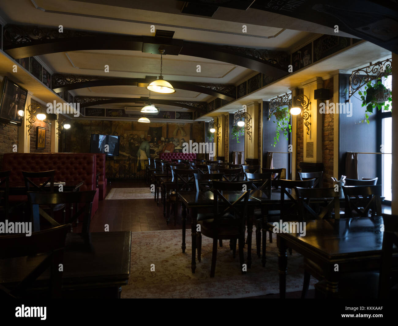 San Petersburgo, Rusia - el 15 de noviembre de 2016. Restaurante cervecería 'metropol' - 'brasserie de metropole' interiores. Foto de stock
