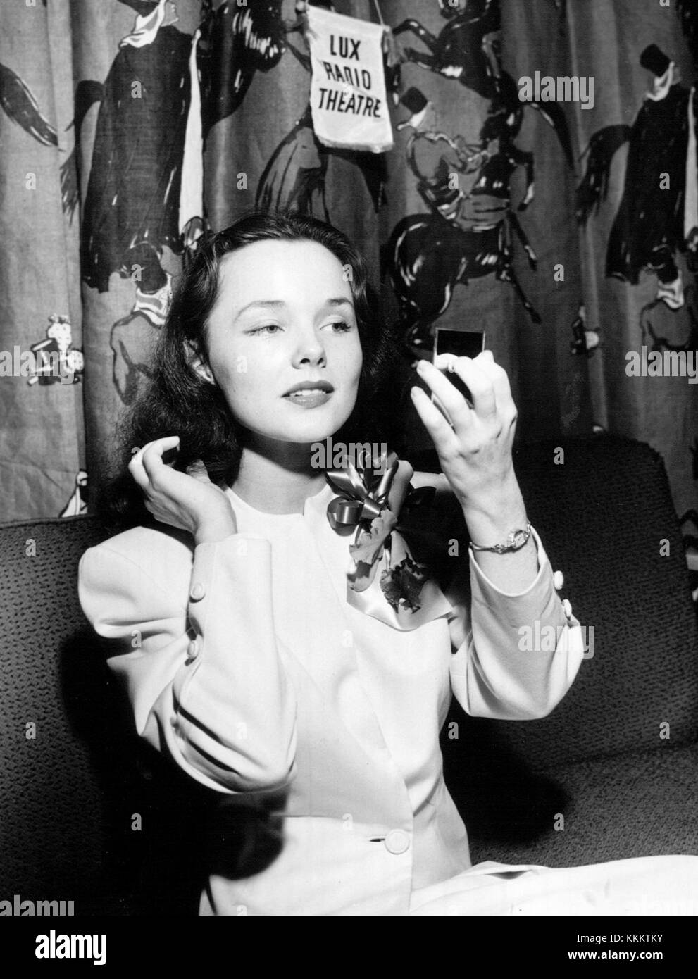 Bajo Árbol Amperio Wanda Hendrix Lux Radio Theatre 1949 Fotografía de stock - Alamy