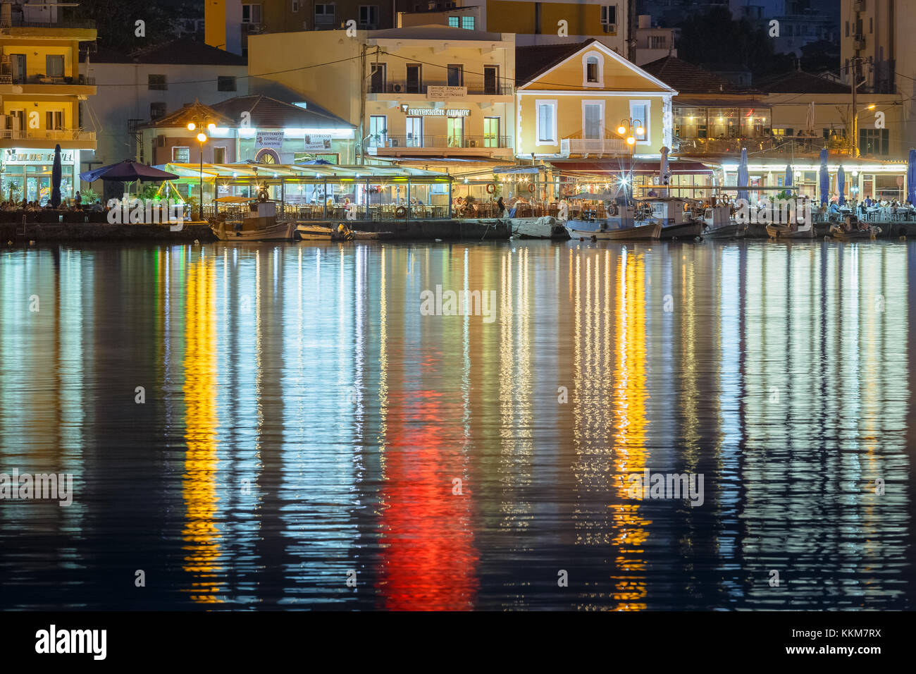 Foto Panorámica de la ciudad de Mitilene en la isla de Lesbos, Grecia en la tarde. mitilene es la capital y el puerto de la isla de Lesbos. Foto de stock