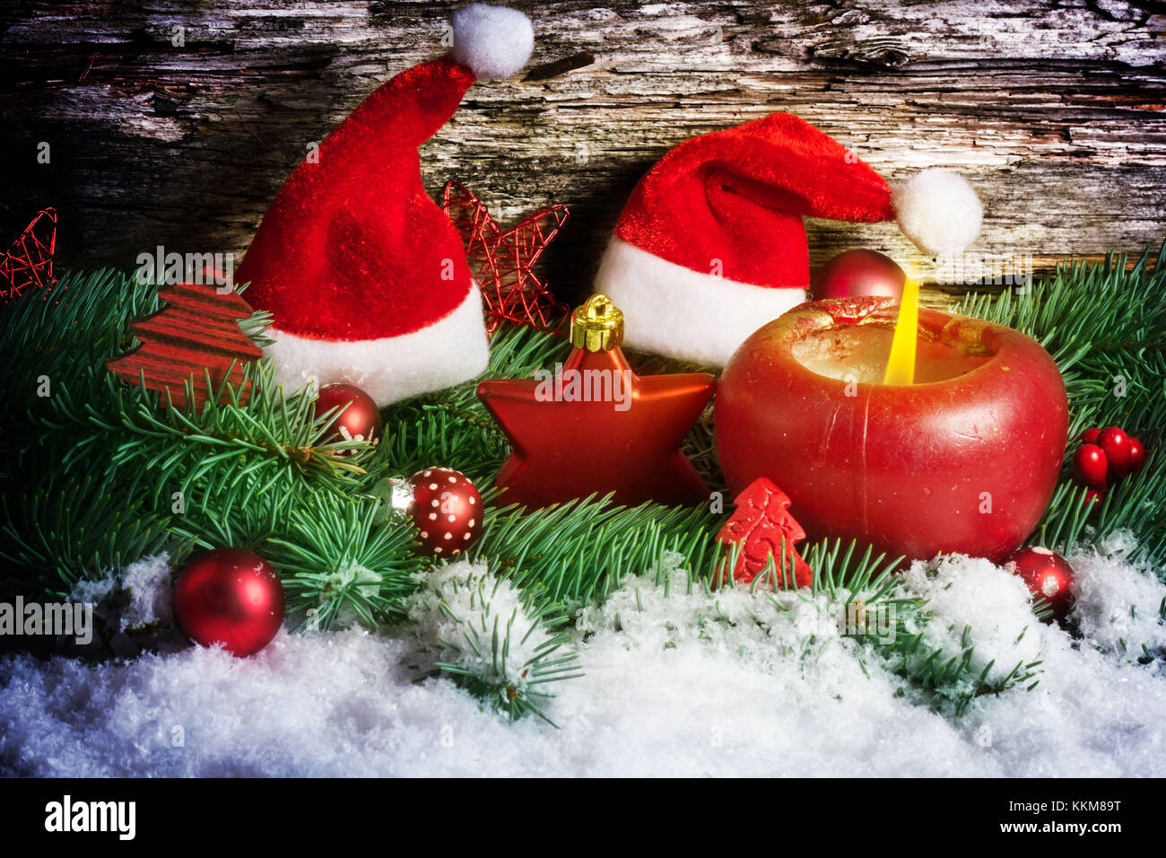 Decoración de Navidad en la nieve. Foto de stock