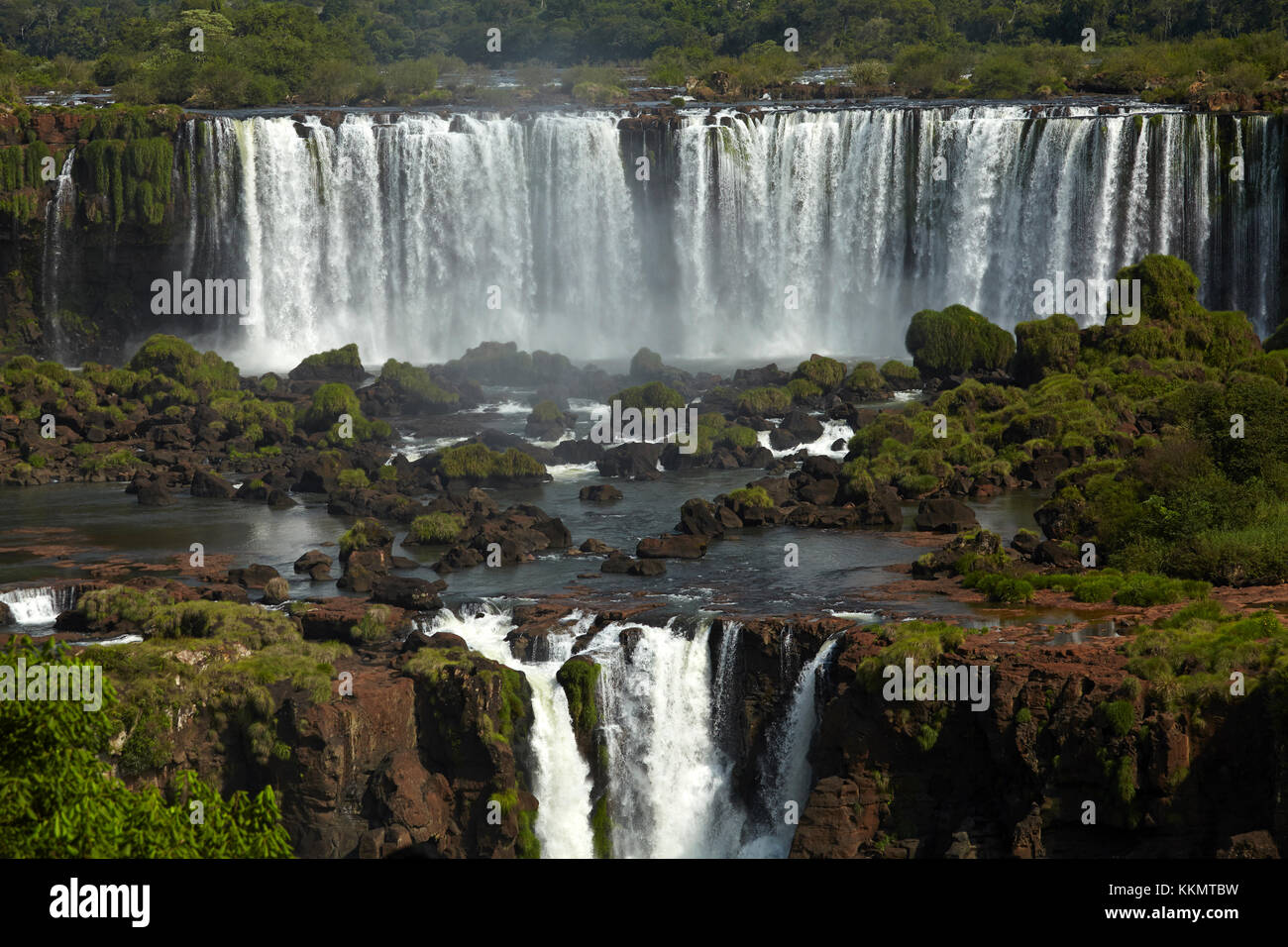 Salto Rivadavia y Salto tres Musqueteros, Cataratas del Iguazú, Argentina, vista desde el lado brasileño, Sudamérica Foto de stock