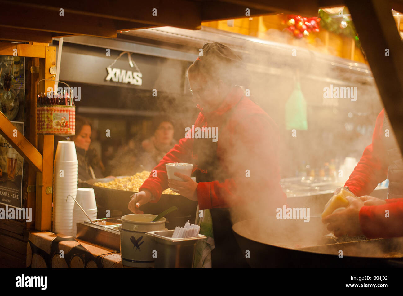 Calle de la comida asiática, winterlight festival de Navidad, Luxemburgo Foto de stock