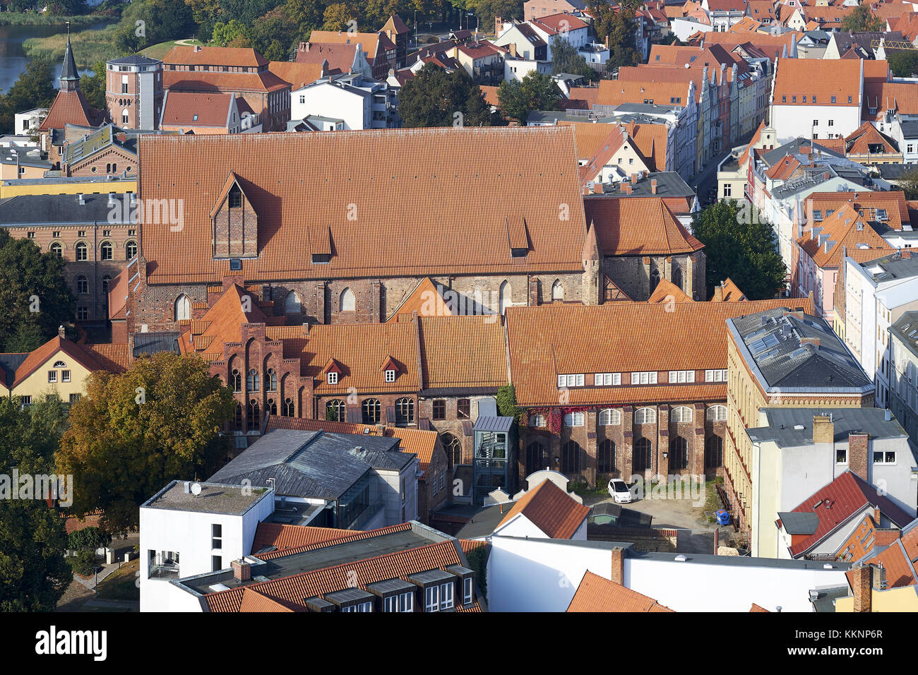 Vista desde la iglesia de Santa María al Monasterio de Santa Catalina, Museo, STRALSUND Stralsund, Mecklenburg-Vorpommern, Alemania Foto de stock