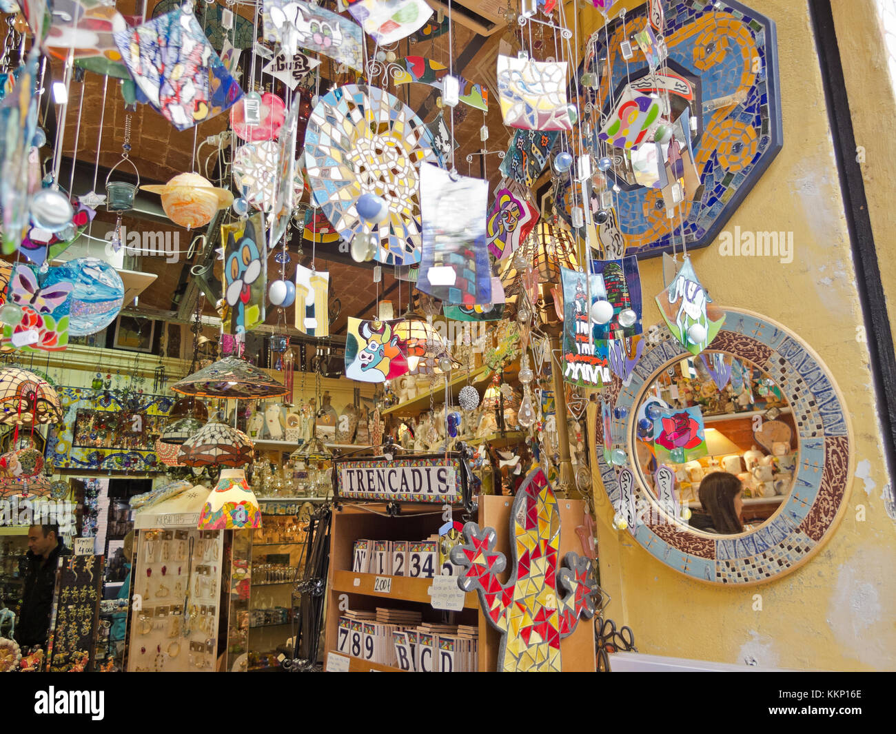 Regalos y souvenirs de España de estilo Gaudí. Artesanía española