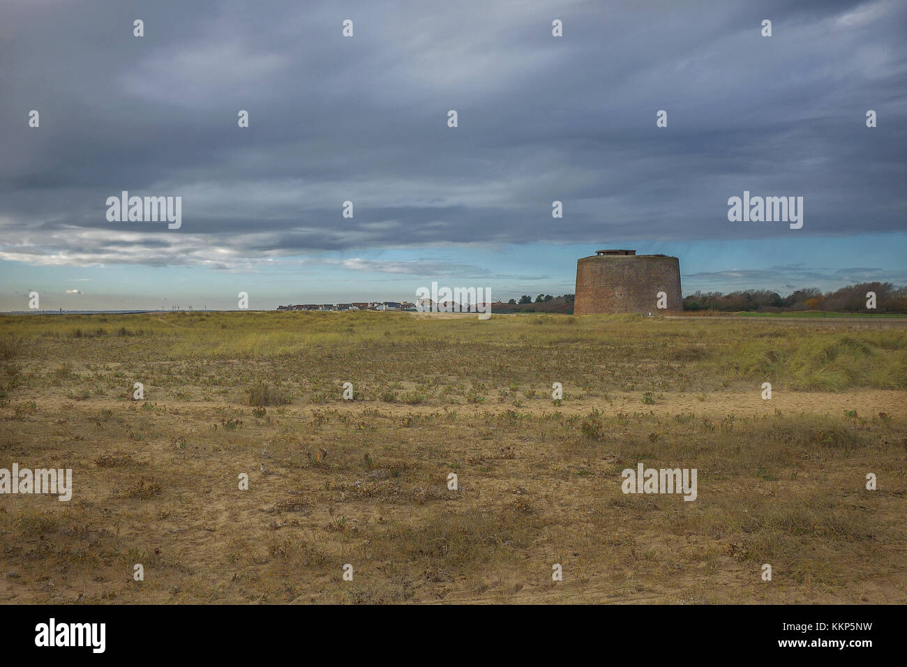 Una de las torres Martello erigidos durante las Guerras Napoleónicas como una defensa contra la amenaza del ejército invasor de Napoleón. También fueron utilizadas como mirar Foto de stock