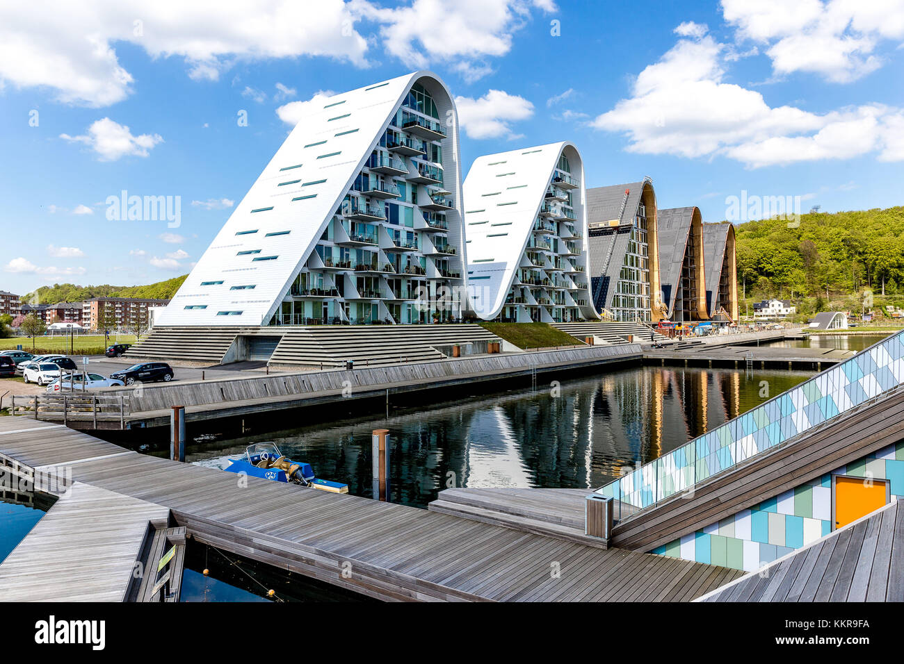 Edificio llamado la ola en la ciudad danesa de Vejle Foto de stock