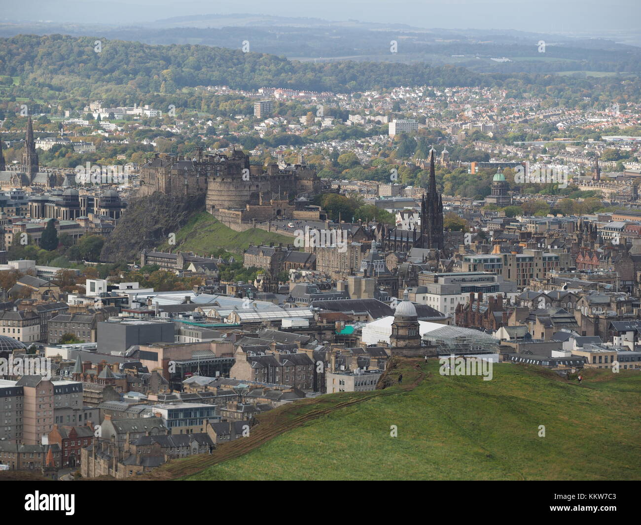 Ciudad de Edimburgo visto desde Arthurs Seat Foto de stock