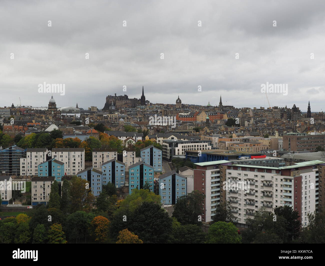 Ciudad de Edimburgo con bloques de apartamentos Foto de stock