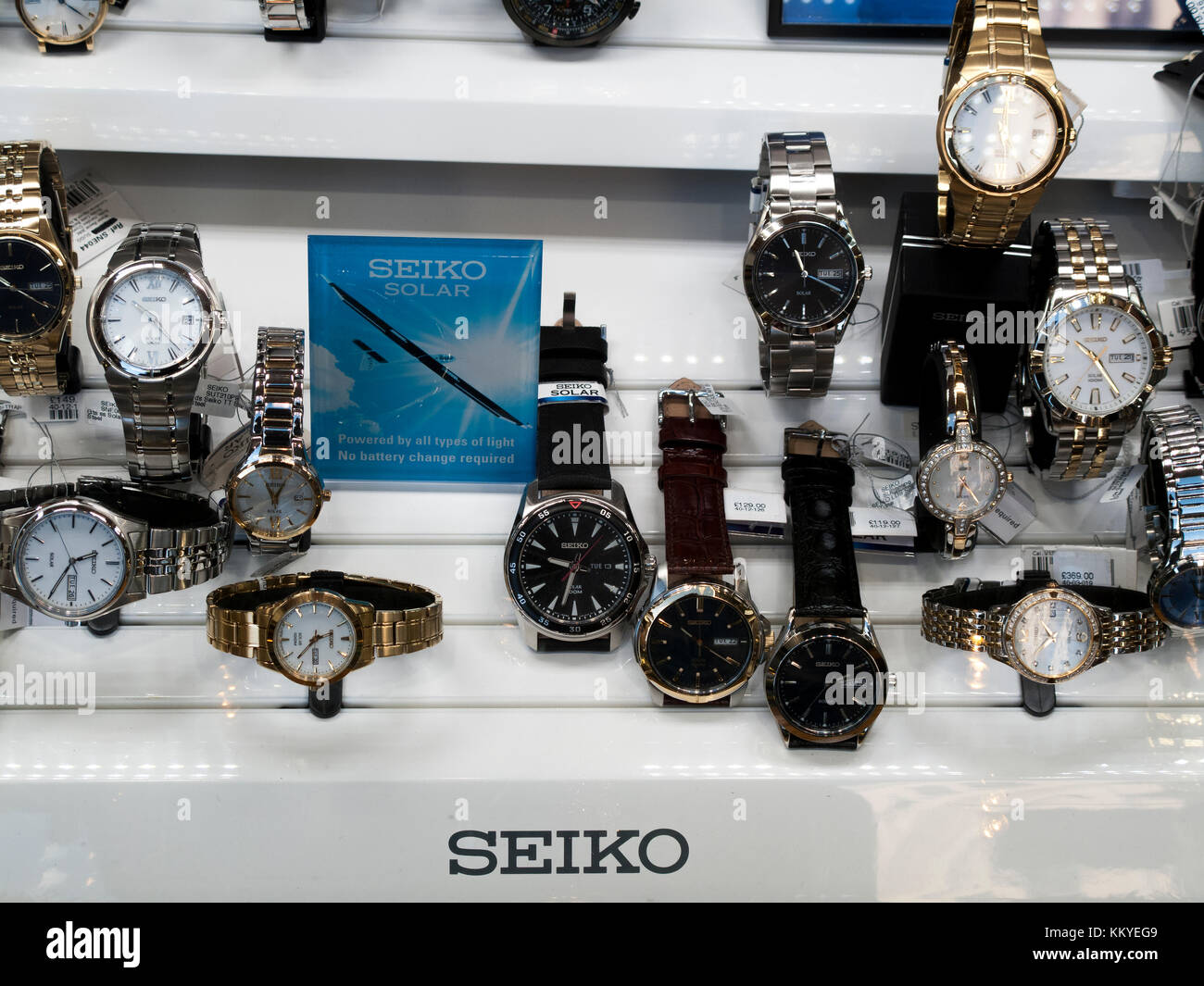 Seiko watch mostrar en los joyeros escaparate, compañía fundada en 1881 en  Tokio, Japón Fotografía de stock - Alamy