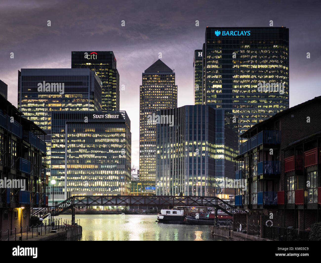 Los bancos de Londres, Canary Wharf al atardecer, Barclays, HSBC, State Street, CitiBank Foto de stock