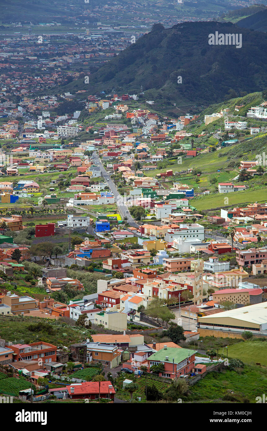 Vista desde el punto de vista mirador de las mercedes en San Cristóbal de la laguna, las montañas de Anaga, Tenerife, Islas Canarias Foto de stock