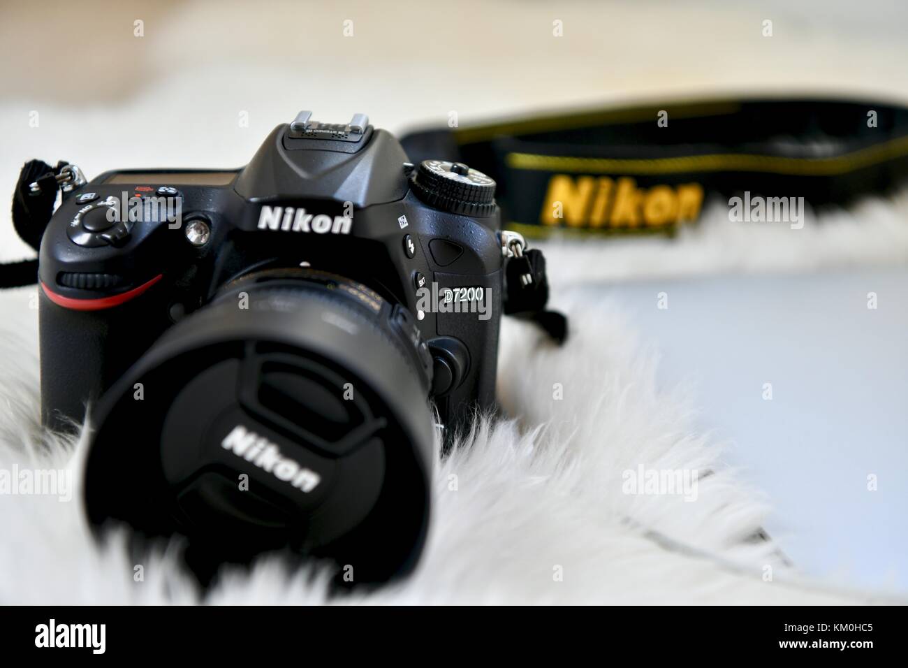 Cámara réflex digital Nikon D7200 con lente Nikkor 50mm Fotografía de stock  - Alamy