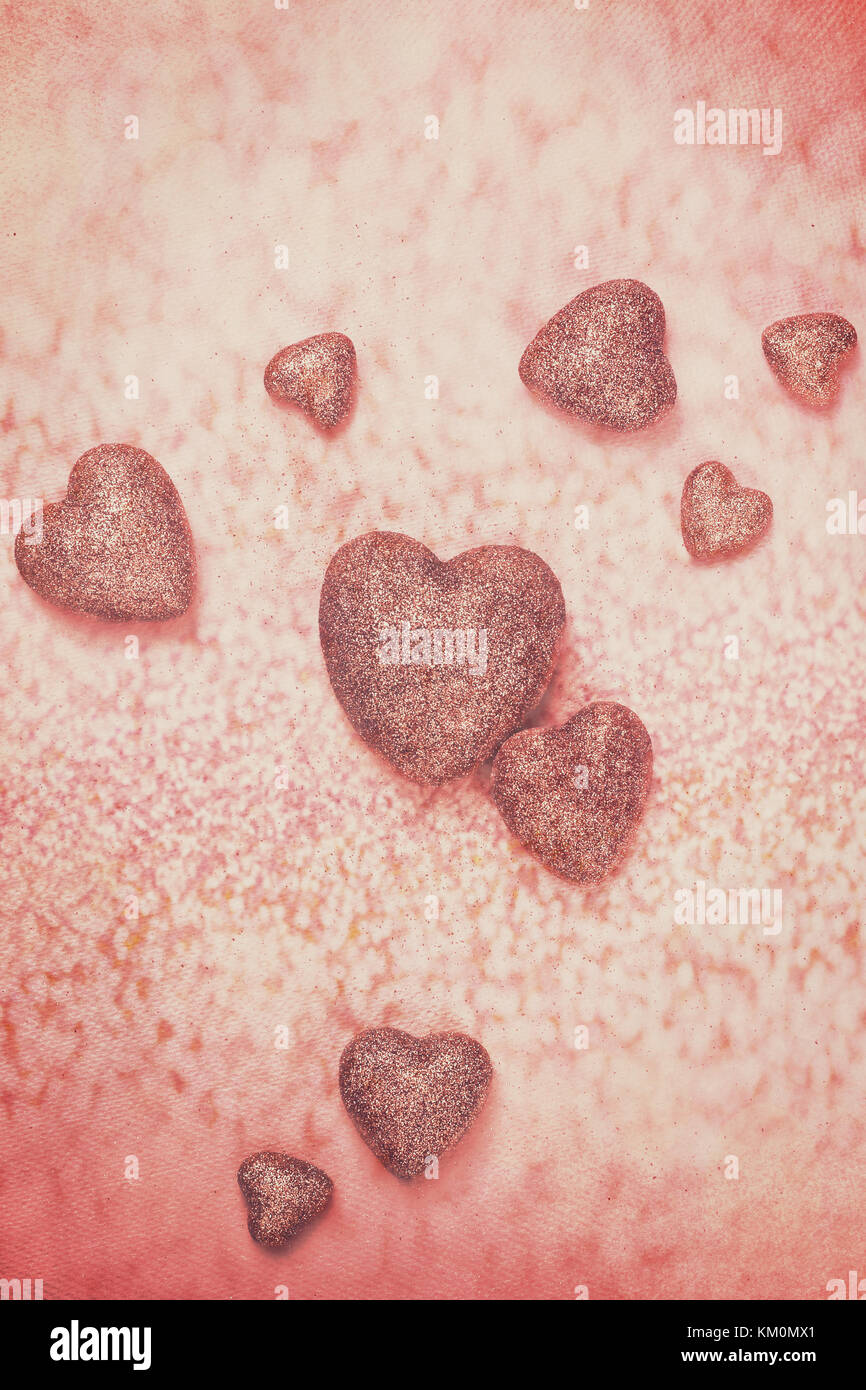 Imagen retro de brillante el día de San Valentín corazones de fondo. Foto de stock