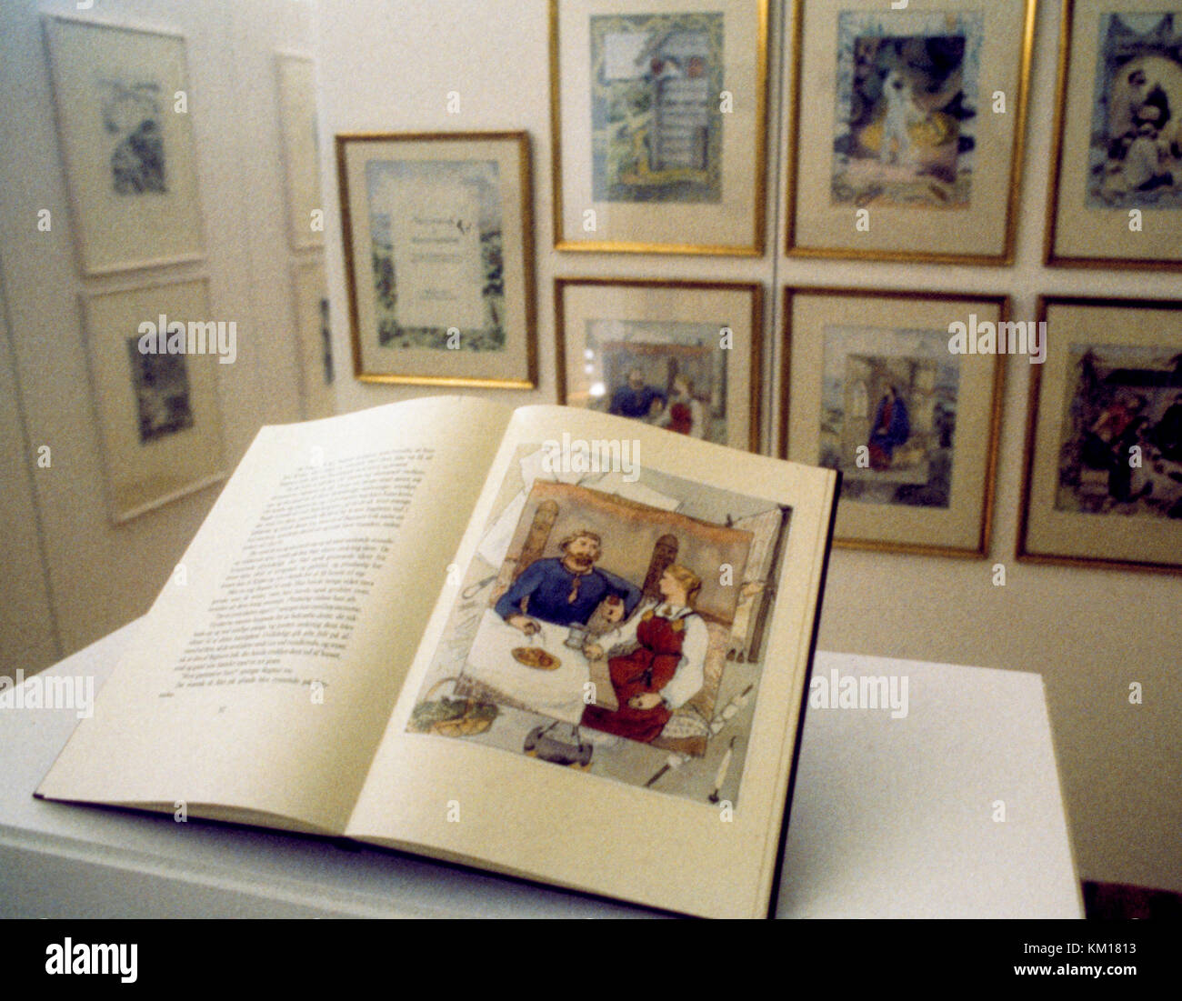 Margrethe II de Dinamarca es accomplieshed en dibujo y pintura y ha ilustrado libros 1989 Foto de stock