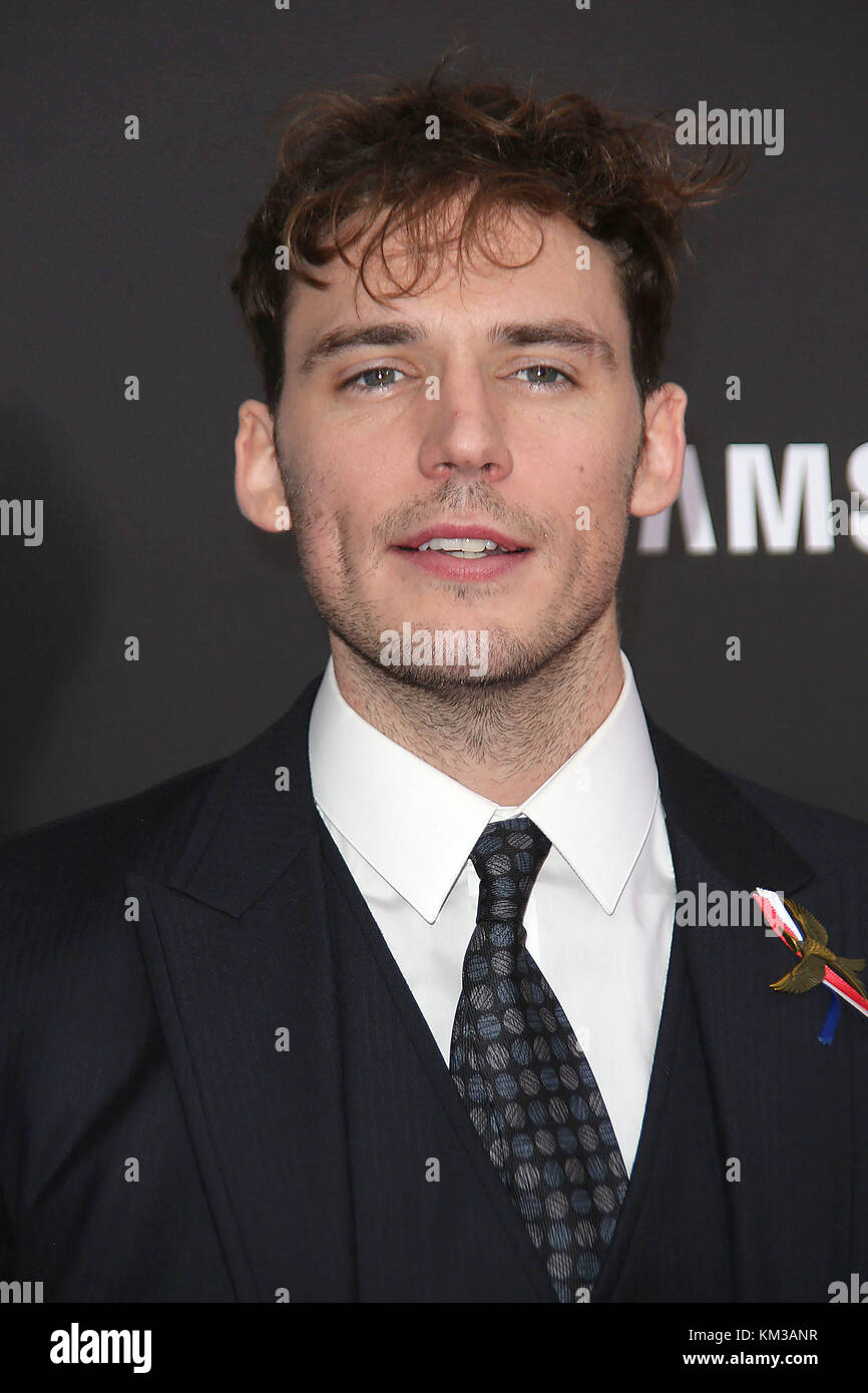 New York, NY - 18 de noviembre: Sam claflin atiende los 'juegos del hambre:  mockingjay- parte 2' Nueva York premiere en el AMC loews Lincoln Square 13  Theatre el 18 de noviembre