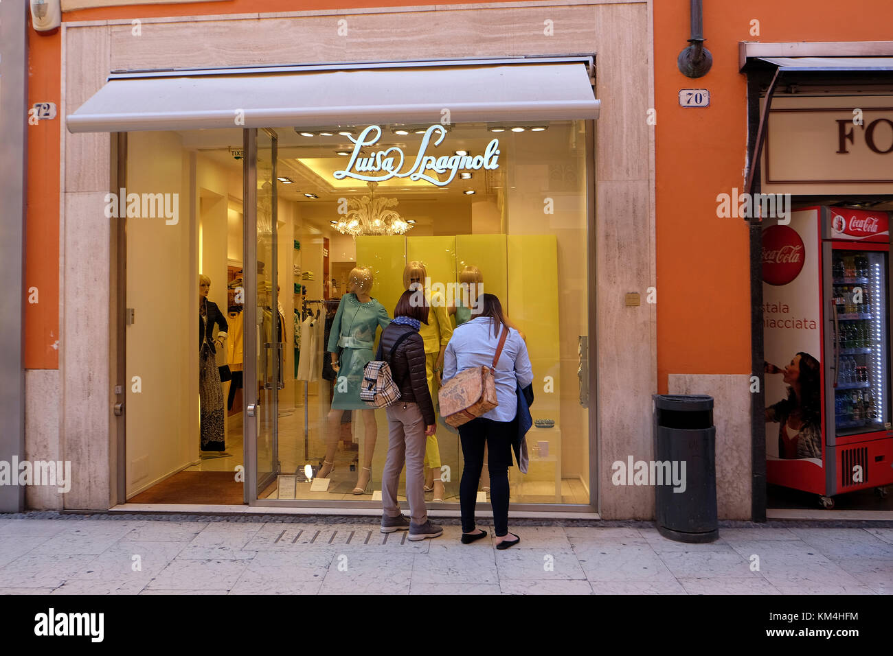 Estilo italiano en la calle verona. Foto de stock