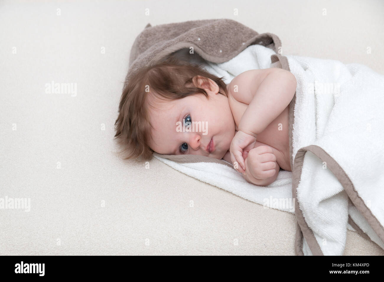 Bebé de 3 meses fotografías e imágenes de alta resolución - Alamy