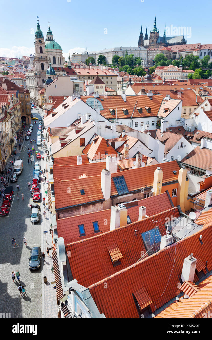 chrám sv. Mikuláse, katedrála sv. Víta, Pražský hrad, Hradčany, Malá Strana (UNESCO), Praha, república Česká / Iglesia de San Nicolás, Catedral de San Vito Foto de stock