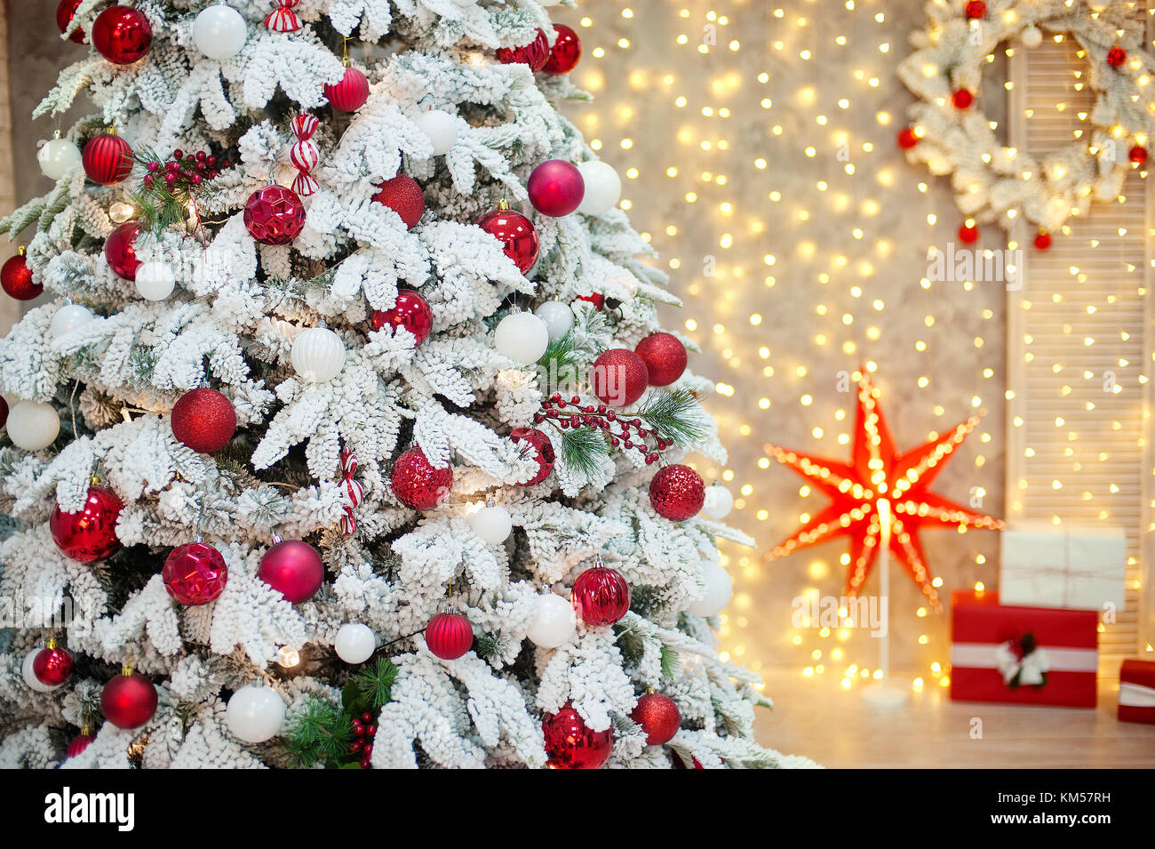 Árbol de navidad, iluminación de vacaciones decoración, iluminación, decoración de árbol de navidad Foto de stock