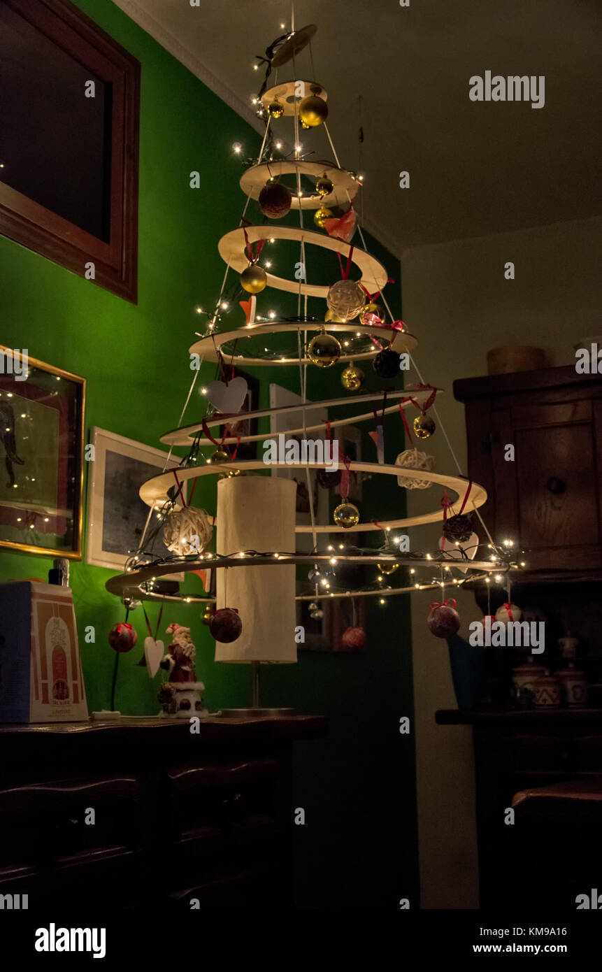 Vista de un peculiar Navidad decoraciones caseras Foto de stock