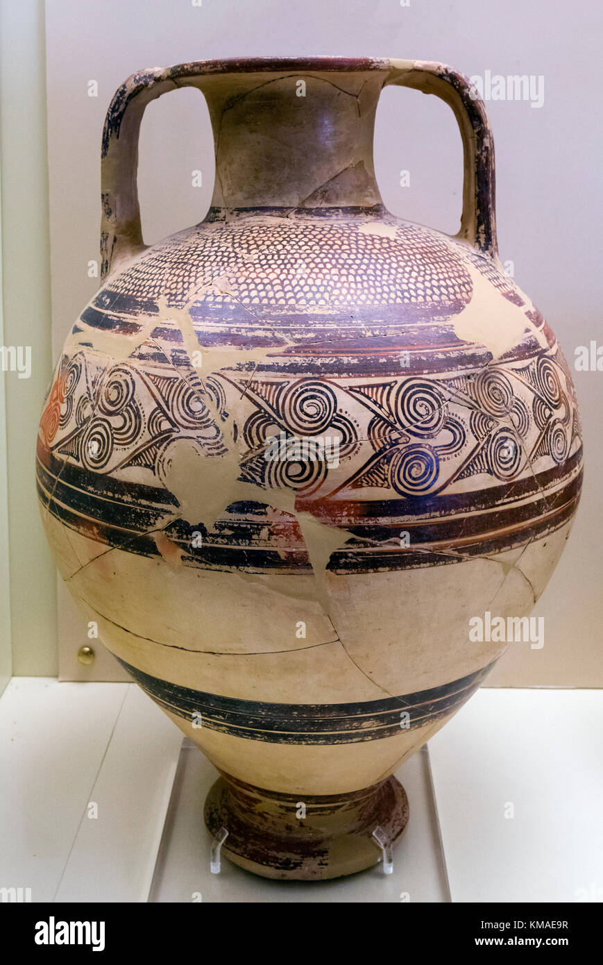 Recipiente de la casa occidental, que datan de alrededor de 1300-1250 a.C., Museo de Micenas, Mikines, Peloponeso, Grecia Foto de stock