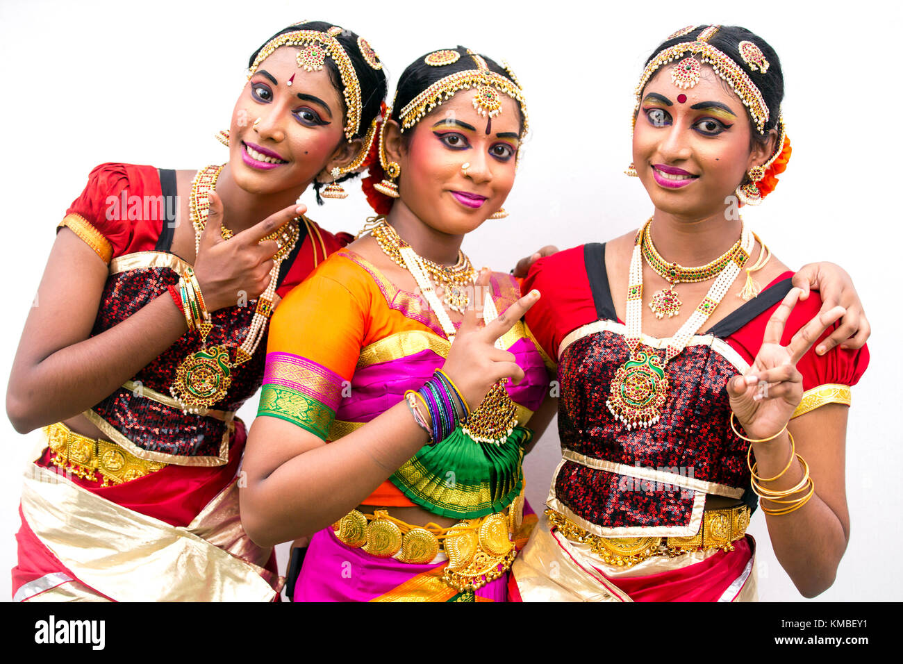 Retrato de jóvenes artistas indios adultos con traje tradicional durante el festival y celebraciones de Thaipusam en Georgetown, Penang, Malasia. Foto de stock
