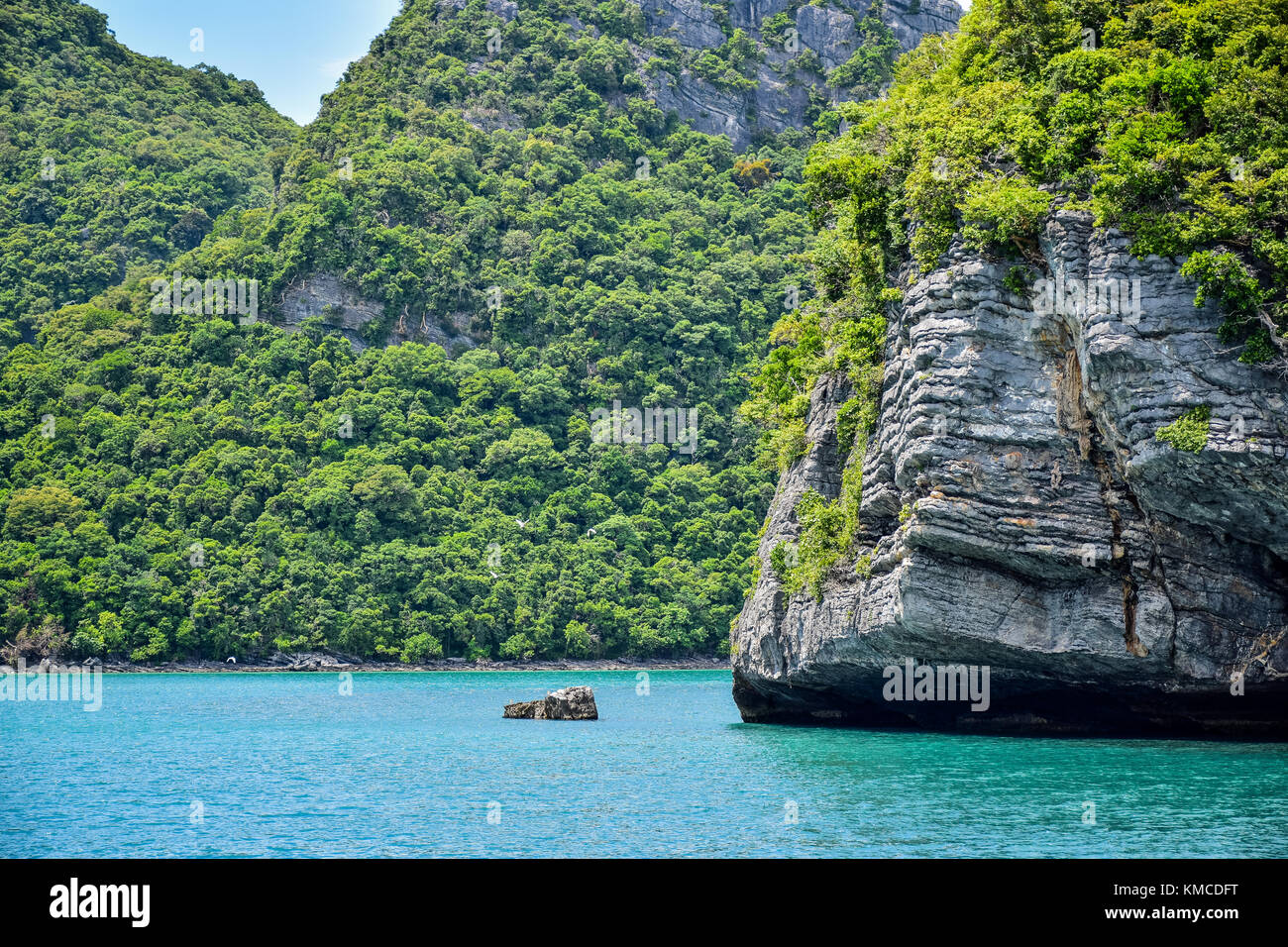 Hermoso paisaje de Tailandia, el mar y la isla de Samui, uno de los más famosos lugares de destino de vacaciones Foto de stock