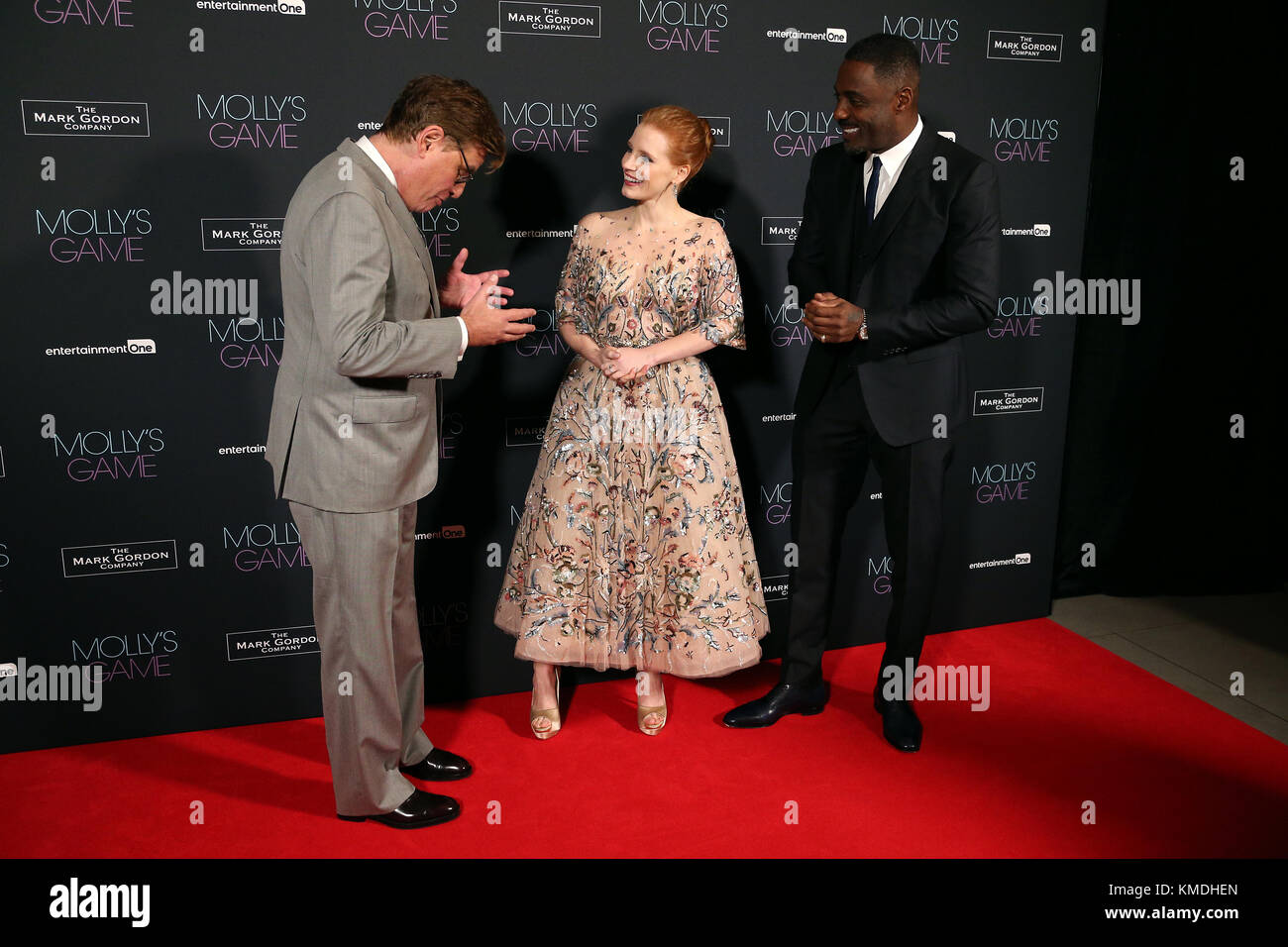 Director Aaron Sorkin, Idris Elba y Jessica Chastain asistieron al estreno británico de Molly's Game, en Vue West End, Leicester Square, Londres. Asociación de la prensa de la foto. Imagen Fecha: Miércoles, 6 de diciembre de 2017. Crédito de la foto debe leer: Jonathan Brady PA/cable Foto de stock