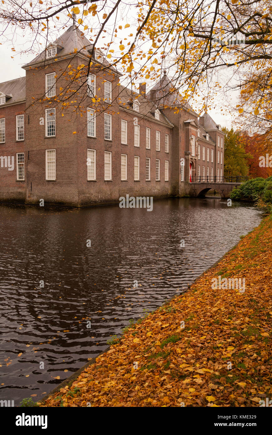 Castillo heeze en otoño de atmósfera en la provincia holandesa de Noord Brabant Foto de stock